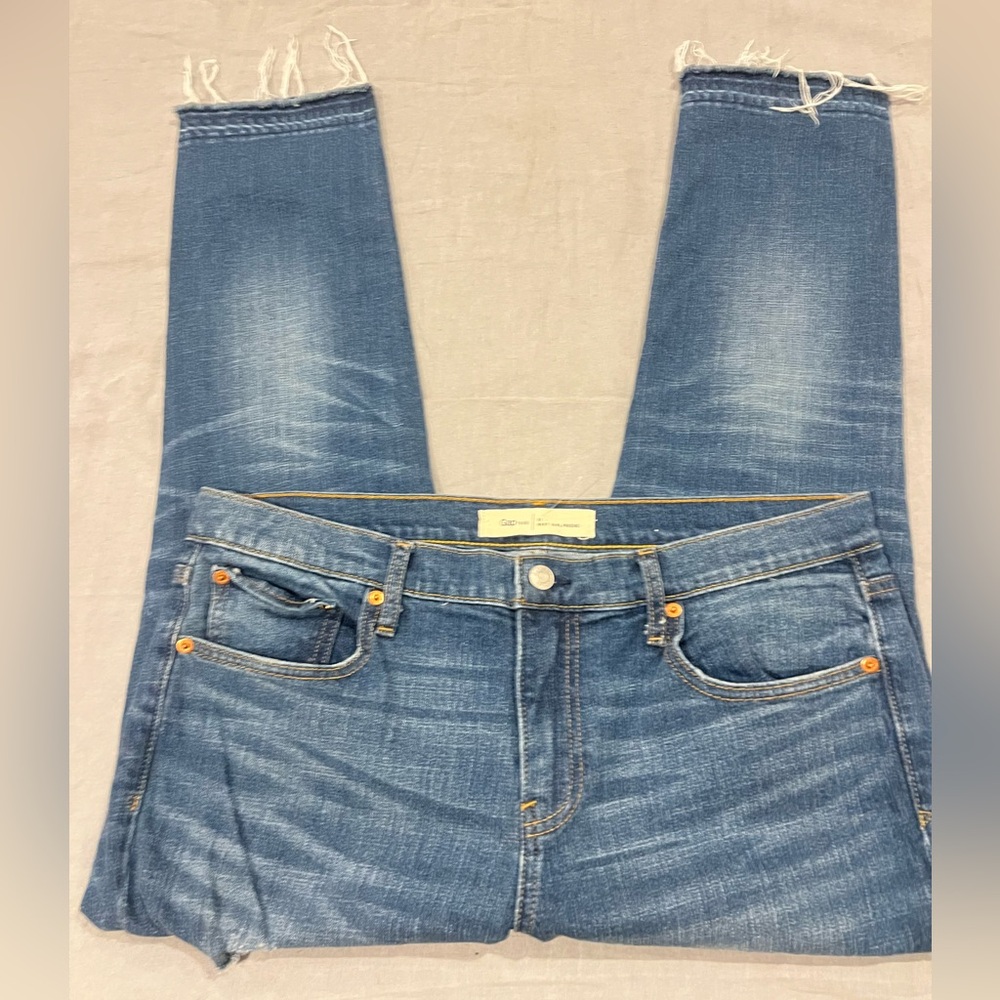 GAP best girlfriend jeans- size 31 (size 12) - raw hem and distressed cropped
